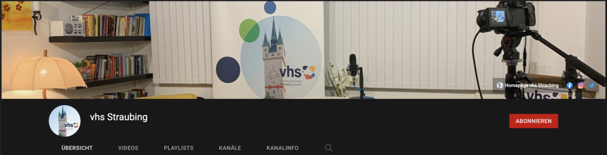 Titelbild des YouTube-Kanals der vhs Straubing - Blick in das Studio der vhs